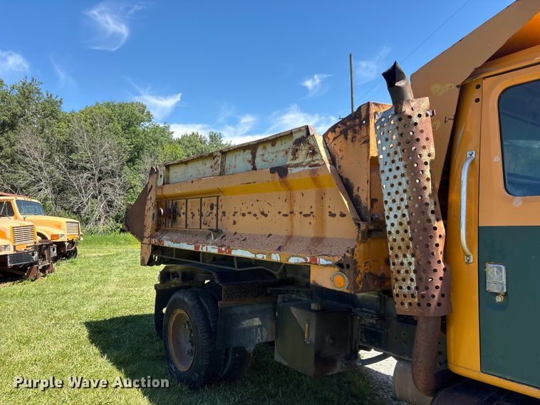 image for item DO5254 1992 International 4900 dump truck