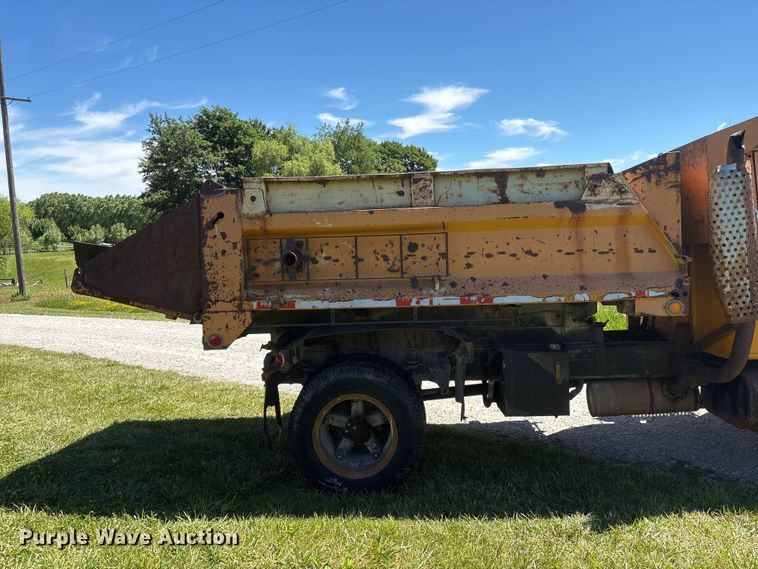image for item DO5254 1992 International 4900 dump truck