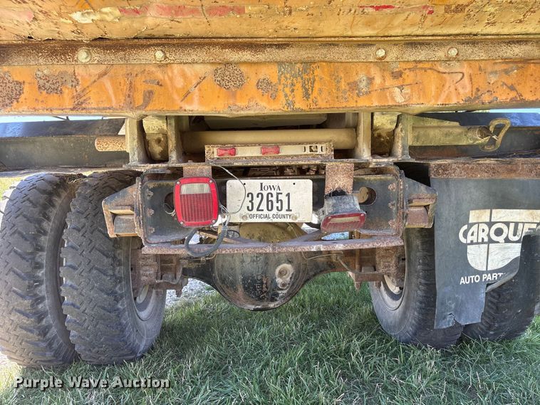 image for item DO5254 1992 International 4900 dump truck