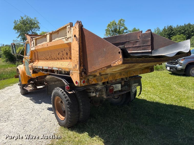 image for item DO5254 1992 International 4900 dump truck