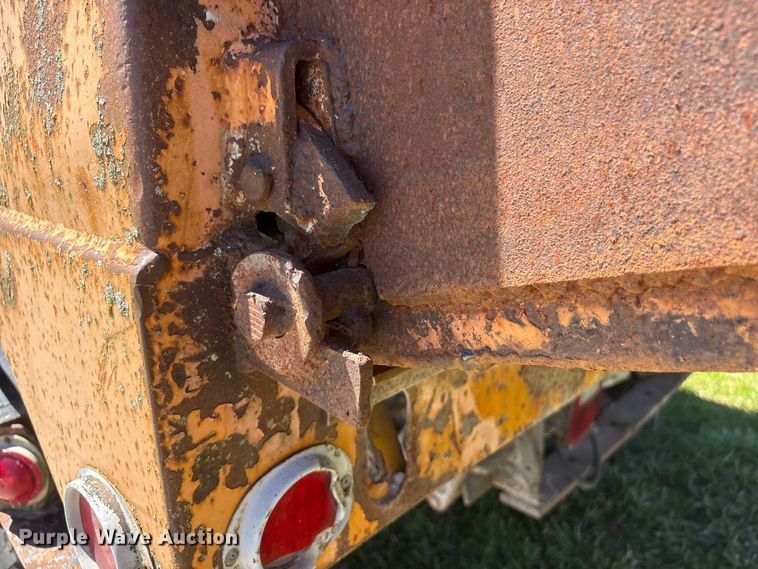 image for item DO5254 1992 International 4900 dump truck