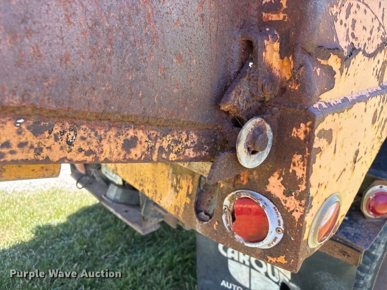 image for item DO5254 1992 International 4900 dump truck