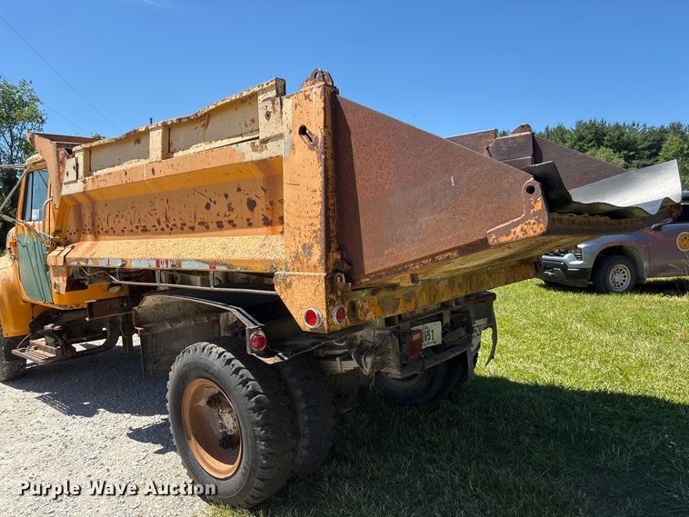 image for item DO5254 1992 International 4900 dump truck