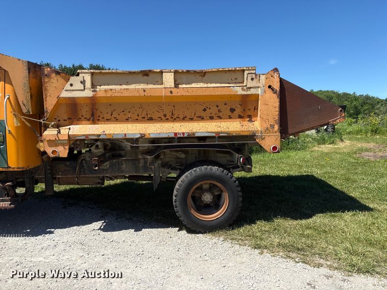 image for item DO5254 1992 International 4900 dump truck