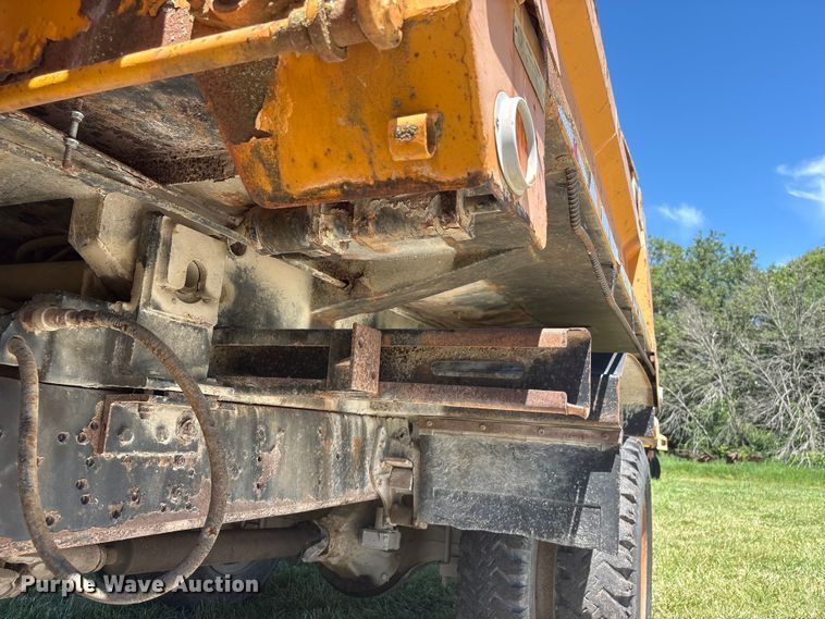 image for item DO5254 1992 International 4900 dump truck