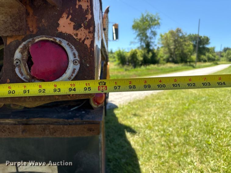 image for item DO5254 1992 International 4900 dump truck