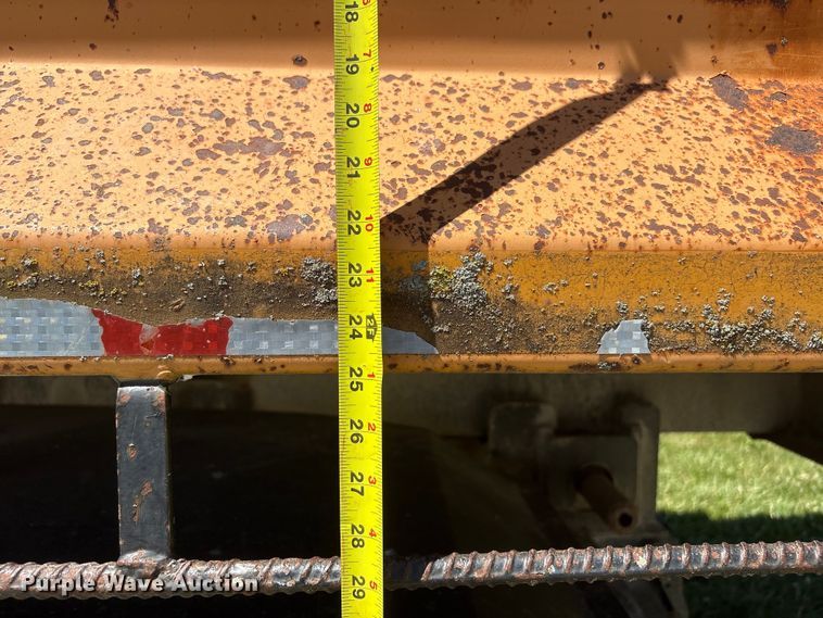 image for item DO5254 1992 International 4900 dump truck