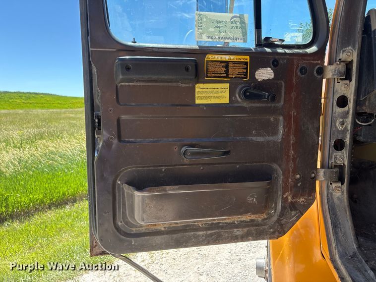 image for item DO5254 1992 International 4900 dump truck