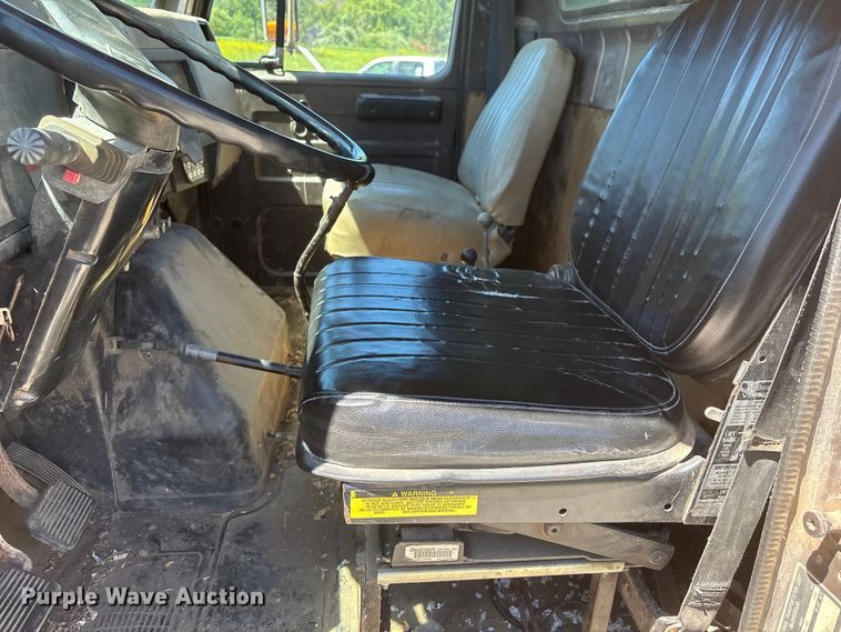 image for item DO5254 1992 International 4900 dump truck