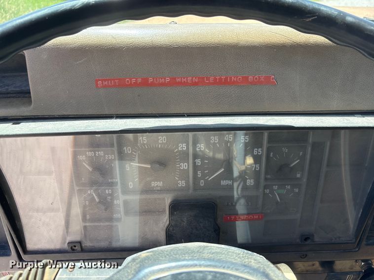 image for item DO5254 1992 International 4900 dump truck