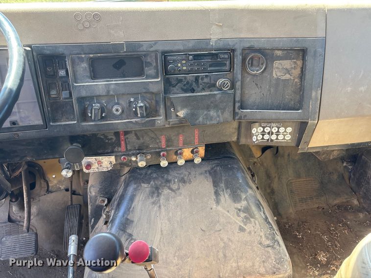 image for item DO5254 1992 International 4900 dump truck