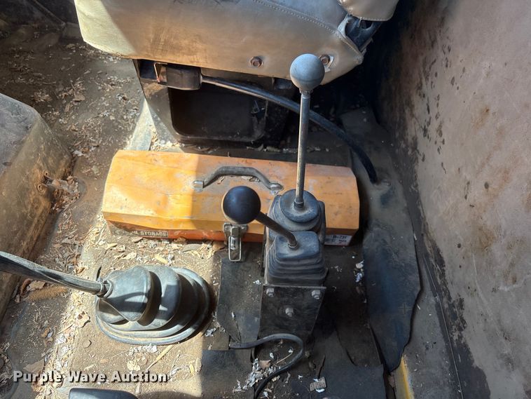 image for item DO5254 1992 International 4900 dump truck