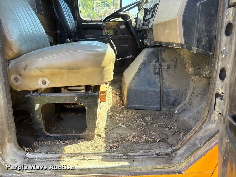 image for item DO5254 1992 International 4900 dump truck