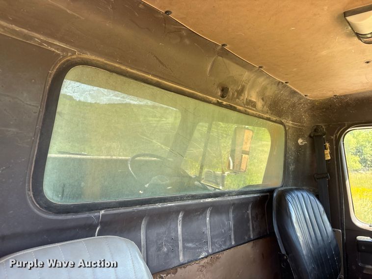 image for item DO5254 1992 International 4900 dump truck