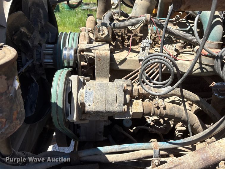 image for item DO5254 1992 International 4900 dump truck
