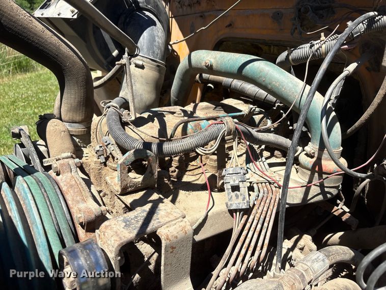 image for item DO5254 1992 International 4900 dump truck