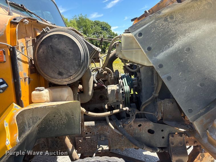 image for item DO5254 1992 International 4900 dump truck
