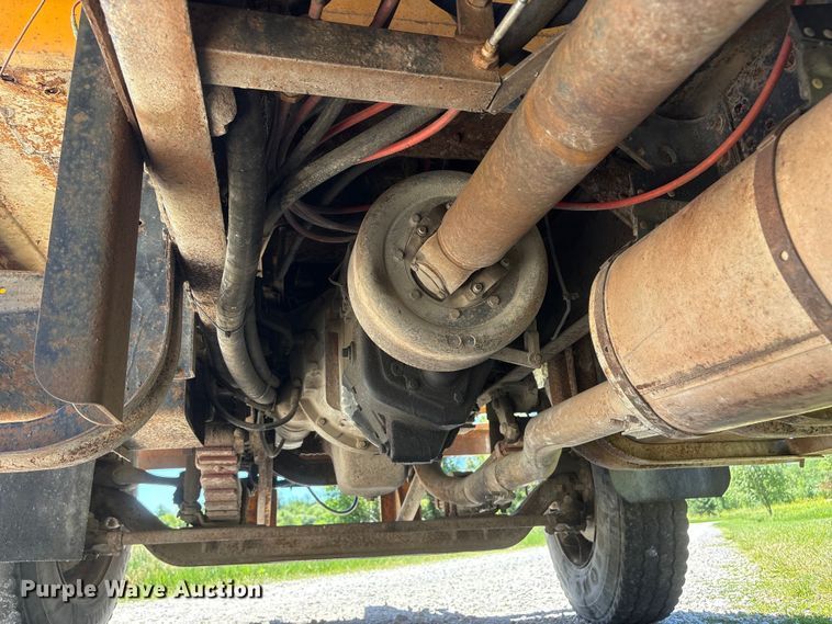 image for item DO5254 1992 International 4900 dump truck