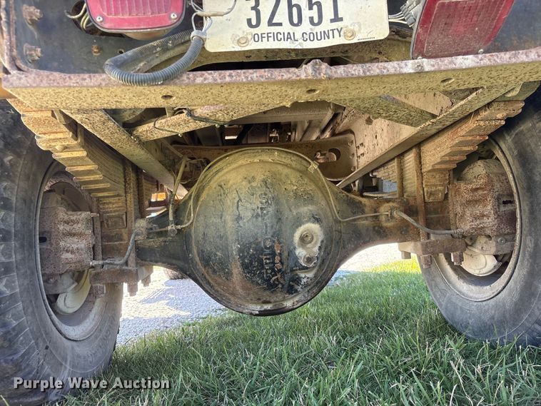 image for item DO5254 1992 International 4900 dump truck