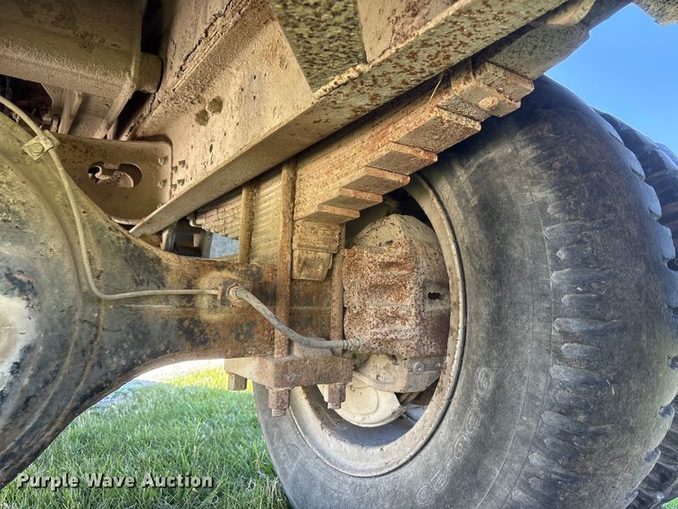 image for item DO5254 1992 International 4900 dump truck