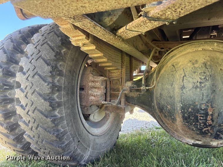 image for item DO5254 1992 International 4900 dump truck