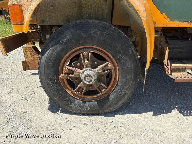 image for item DO5254 1992 International 4900 dump truck