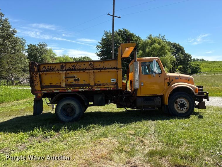 image for item DO5255 2001 International 4700 dump truck