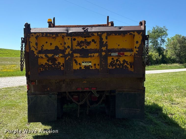 image for item DO5255 2001 International 4700 dump truck