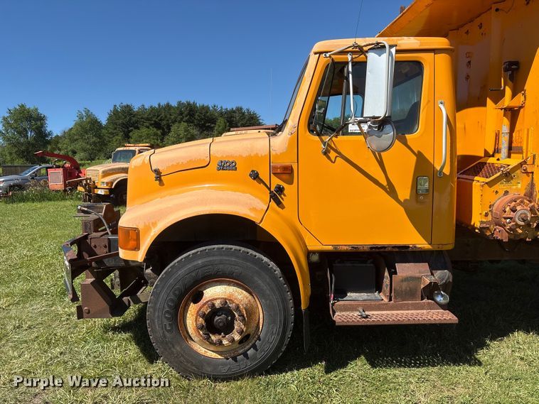 image for item DO5255 2001 International 4700 dump truck