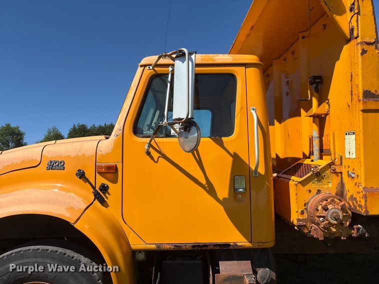 image for item DO5255 2001 International 4700 dump truck