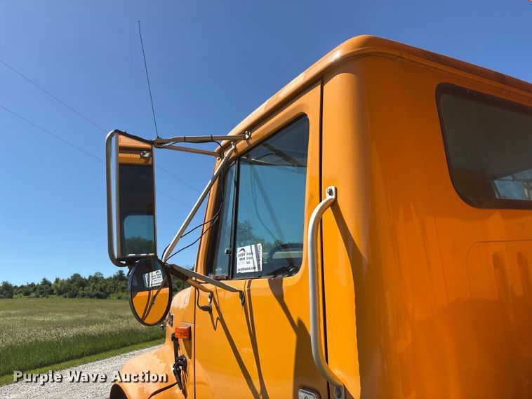 image for item DO5255 2001 International 4700 dump truck