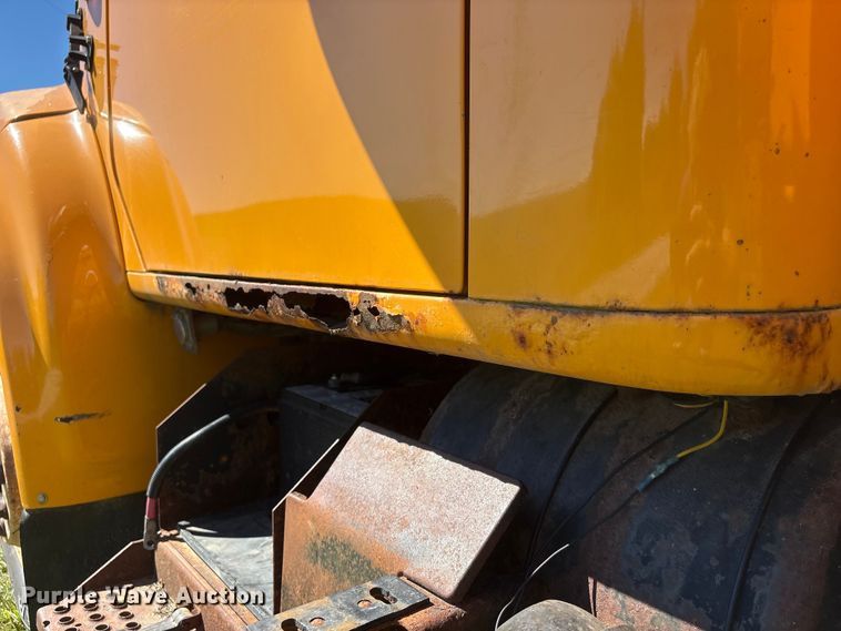 image for item DO5255 2001 International 4700 dump truck