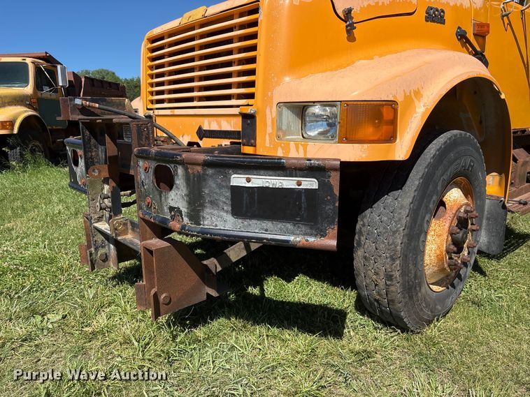 image for item DO5255 2001 International 4700 dump truck