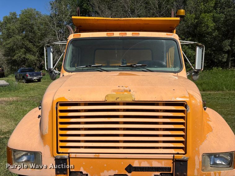 image for item DO5255 2001 International 4700 dump truck