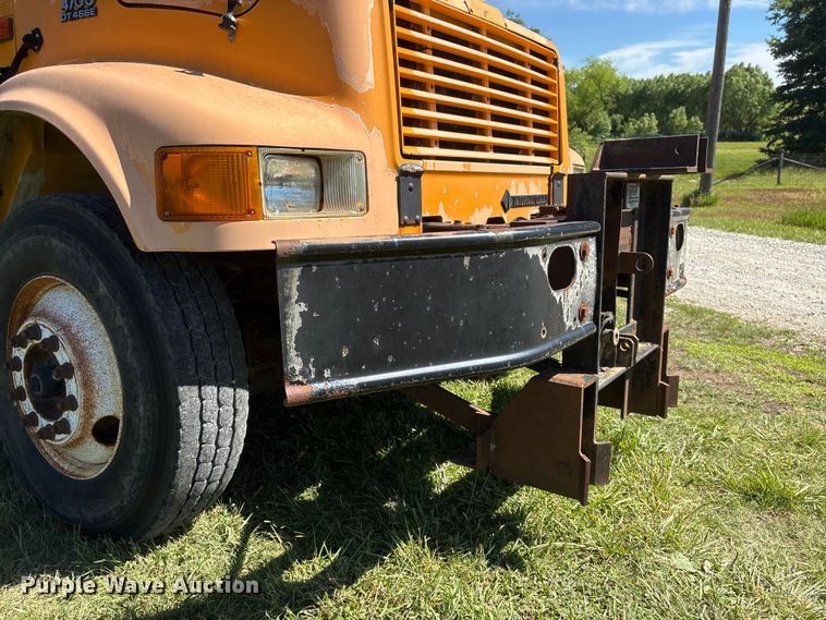 image for item DO5255 2001 International 4700 dump truck