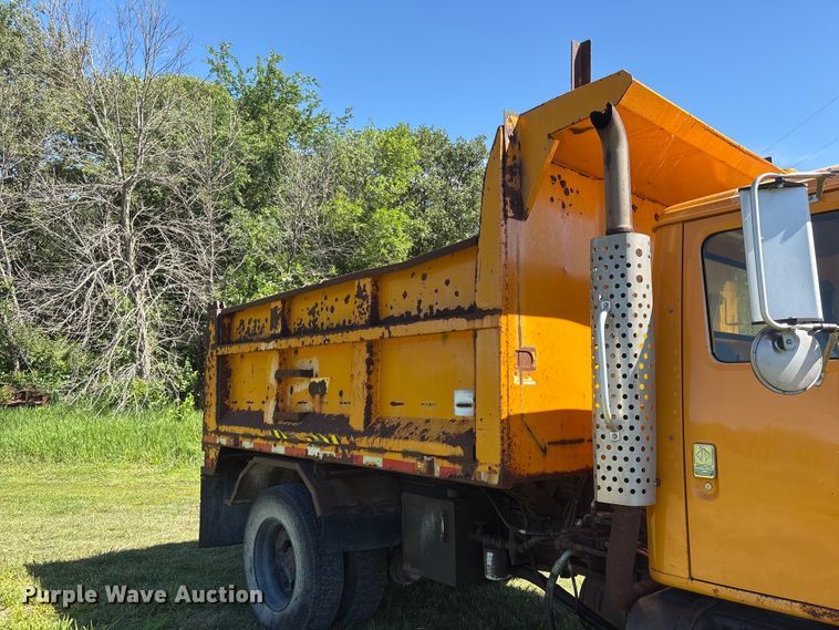 image for item DO5255 2001 International 4700 dump truck