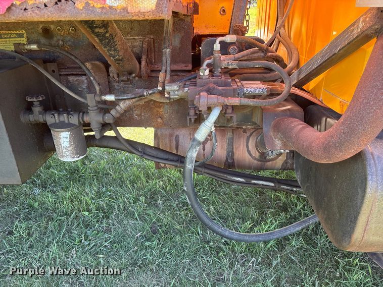 image for item DO5255 2001 International 4700 dump truck