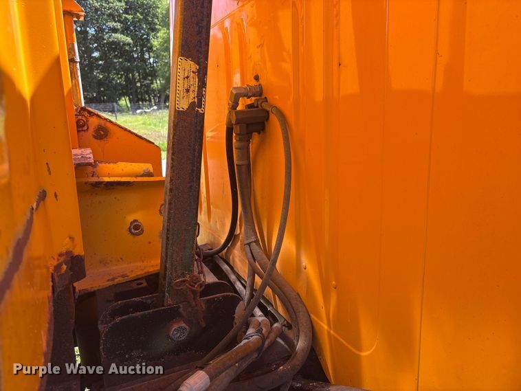 image for item DO5255 2001 International 4700 dump truck