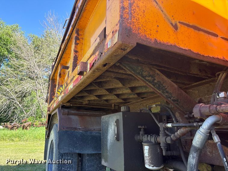 image for item DO5255 2001 International 4700 dump truck