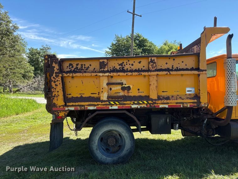 image for item DO5255 2001 International 4700 dump truck