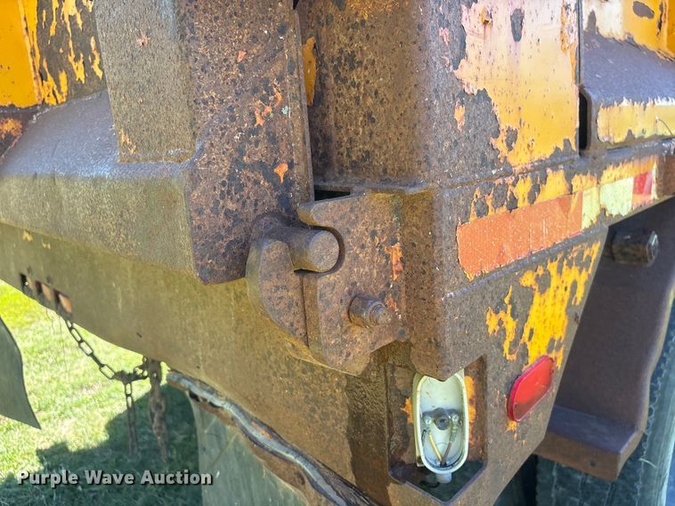 image for item DO5255 2001 International 4700 dump truck