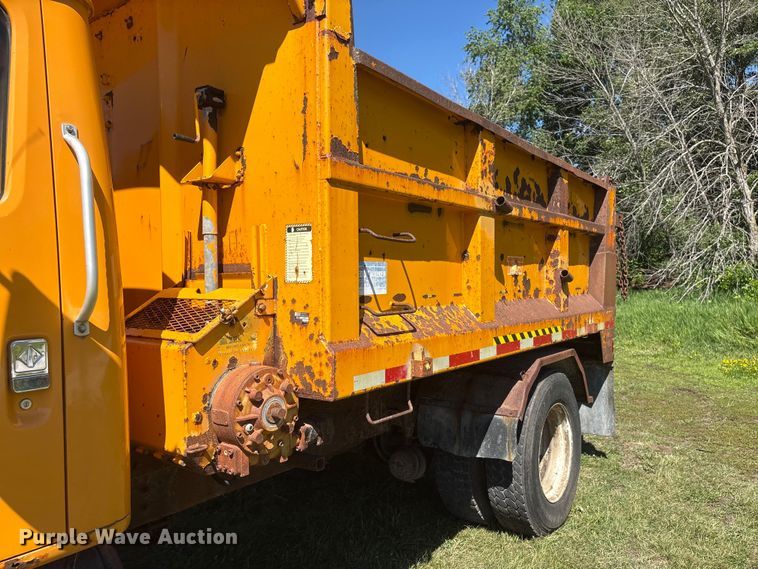 image for item DO5255 2001 International 4700 dump truck