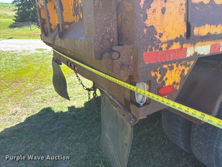 image for item DO5255 2001 International 4700 dump truck