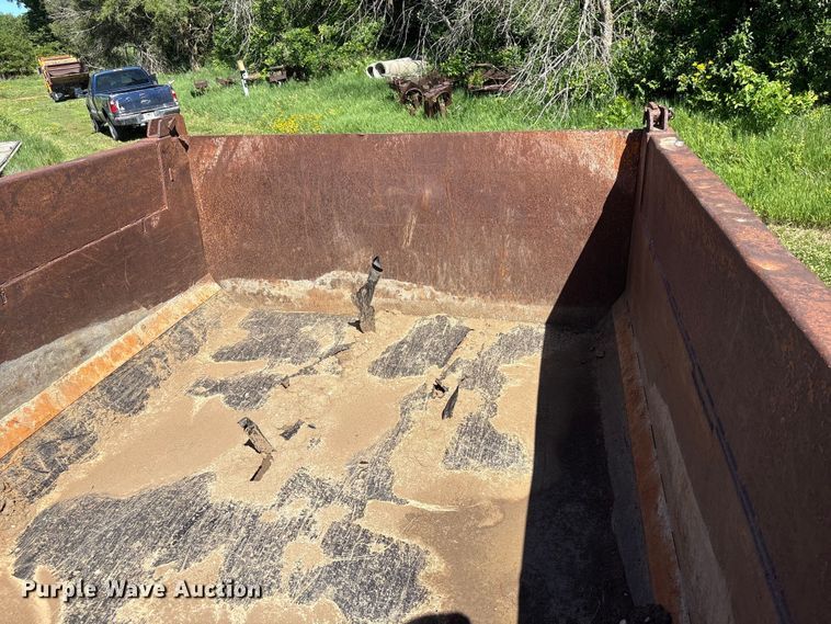 image for item DO5255 2001 International 4700 dump truck