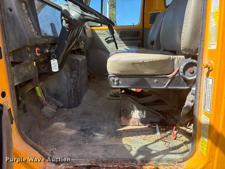 image for item DO5255 2001 International 4700 dump truck