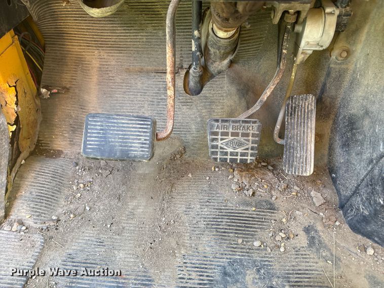 image for item DO5255 2001 International 4700 dump truck