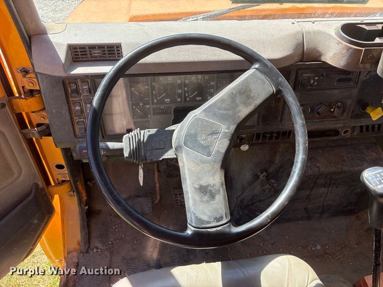 image for item DO5255 2001 International 4700 dump truck