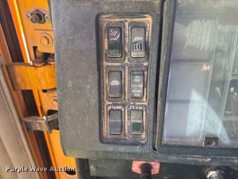 image for item DO5255 2001 International 4700 dump truck