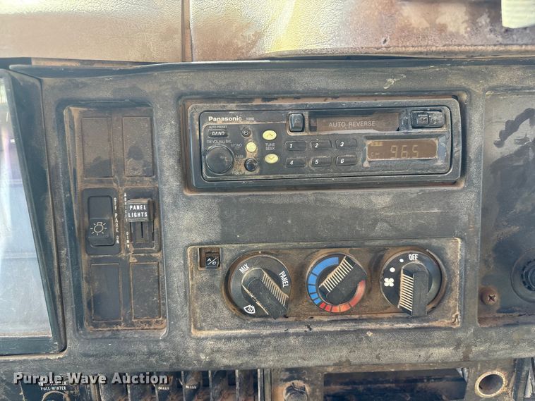 image for item DO5255 2001 International 4700 dump truck