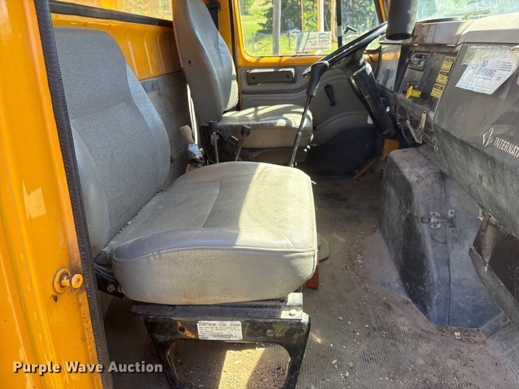 image for item DO5255 2001 International 4700 dump truck